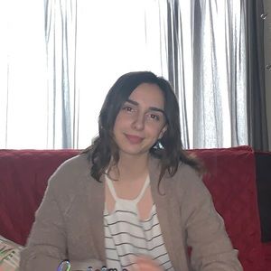 Meet your Posher, Emi